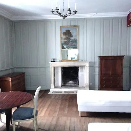 Le Logis De Louis Saint-Savin (Vienne)